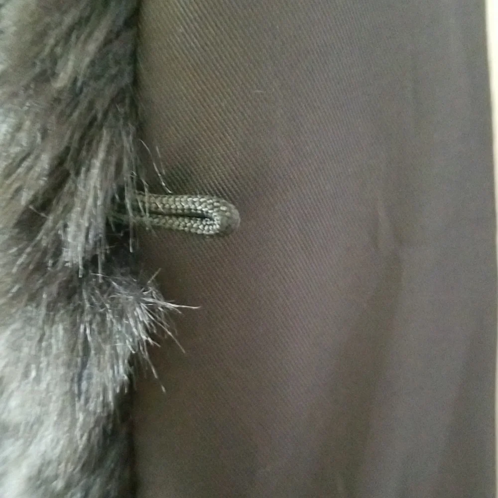 Caracilia Short Faux Fur Vest - Picture 10 of 14
